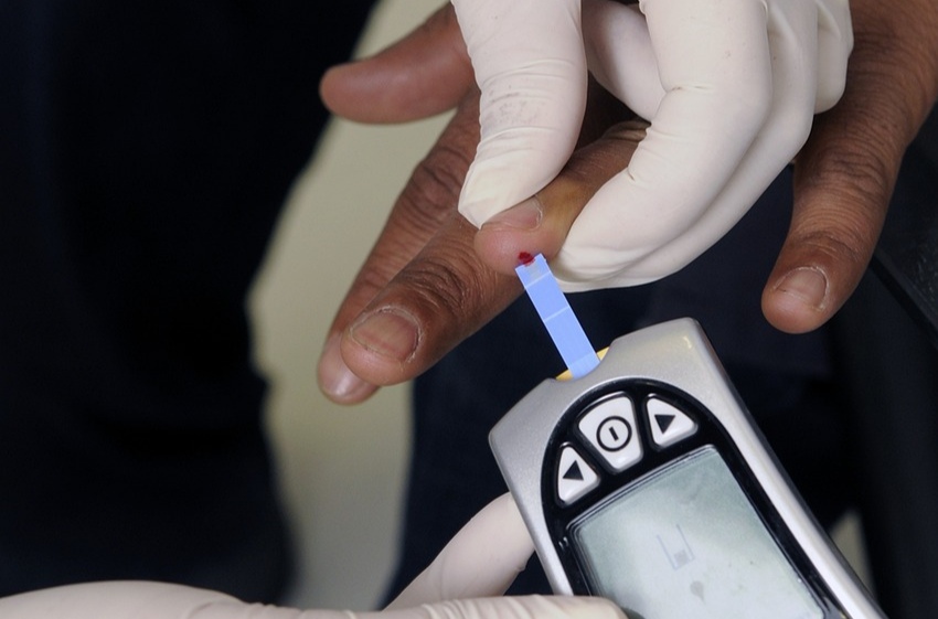 Cek gula darah dan kolesterol.