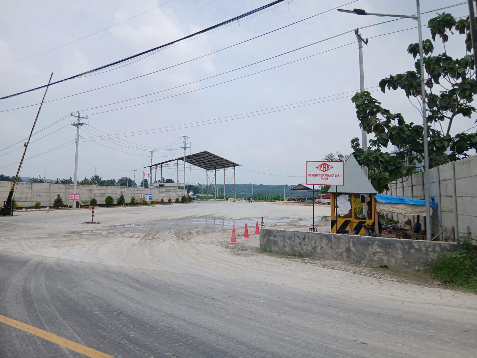 PABRIK: PT Pentawira Agraha Sakti, perusahaan yang bergerak di bidang kimia dan berlokasi di Jiken, Blora. Pabrik mereka, yang memproduksi kalsium, mulai dibangun pada April 2023.