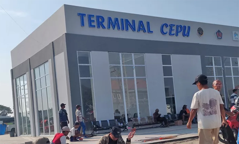 MEGAH DAN MODERN : Terminal Cepu telah direnovasi sebagai terminal bus antar kota yang megah dan modern.(DOK.RADAR BOJONEGORO)