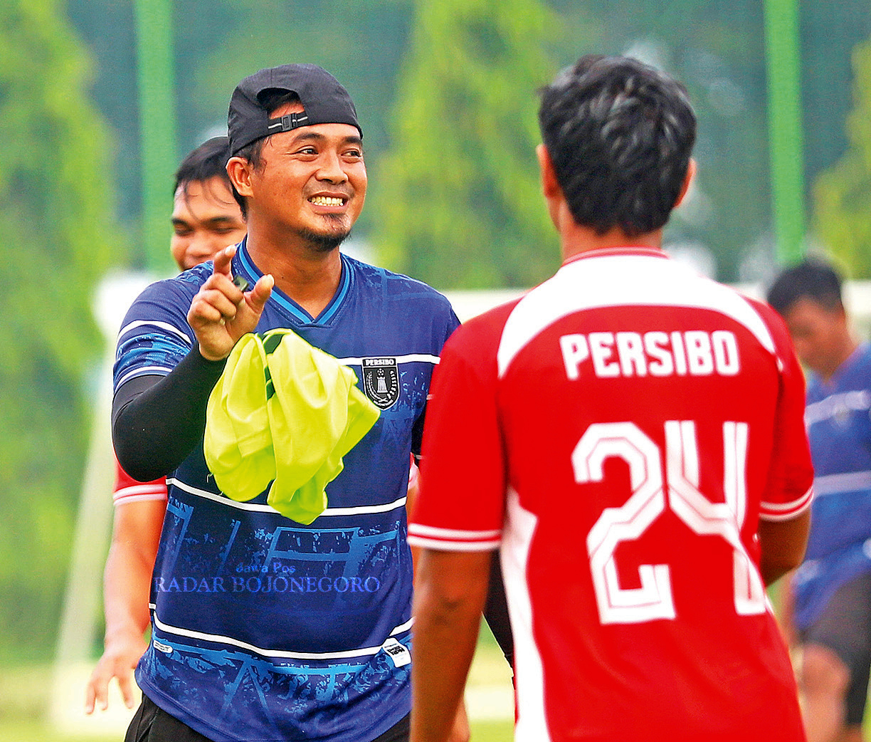 POTENSI: Pecinta sepak bola Bojonegoro menilai Bijahil Chalwa layak mengisi posisi asisten pelatih. (HAKAM ALGHIFARI/RADAR BOJONEGORO)
