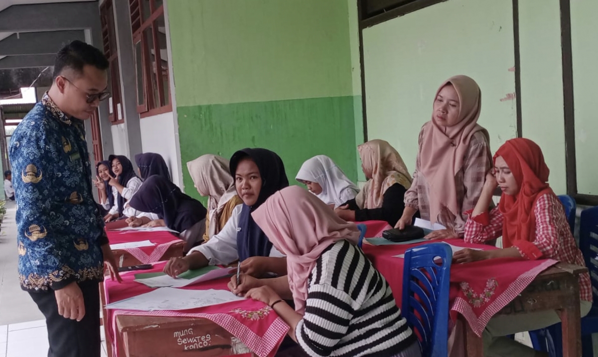 Aktivitas SPMB salah satu SMPN di Bojonegoro.