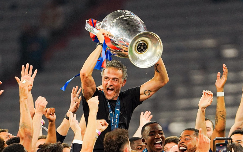 Luis Enrique sukses ukir sejarah bagi Paris Saint-Germain (PSG) usai menangi laga final Liga Champions.