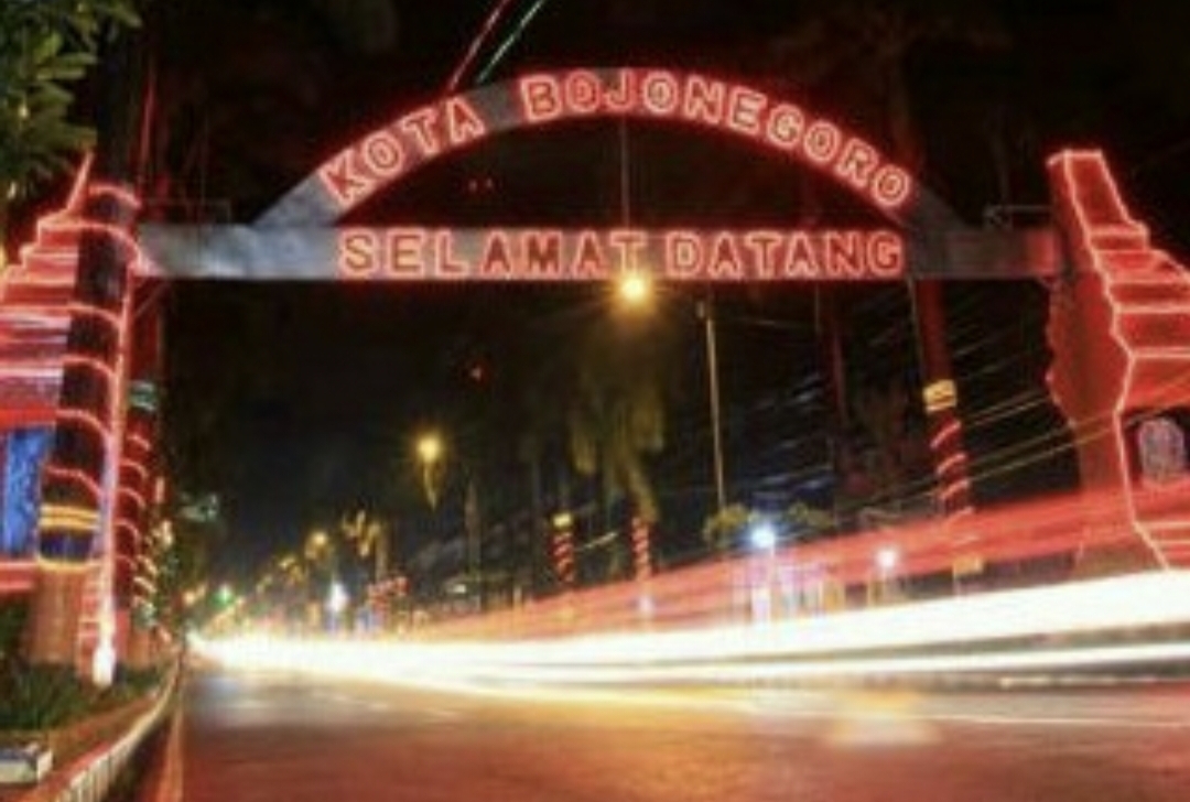 Gerbang perbatasan pintu masuk kawasan kota di Kabupaten Bojonegoro.
