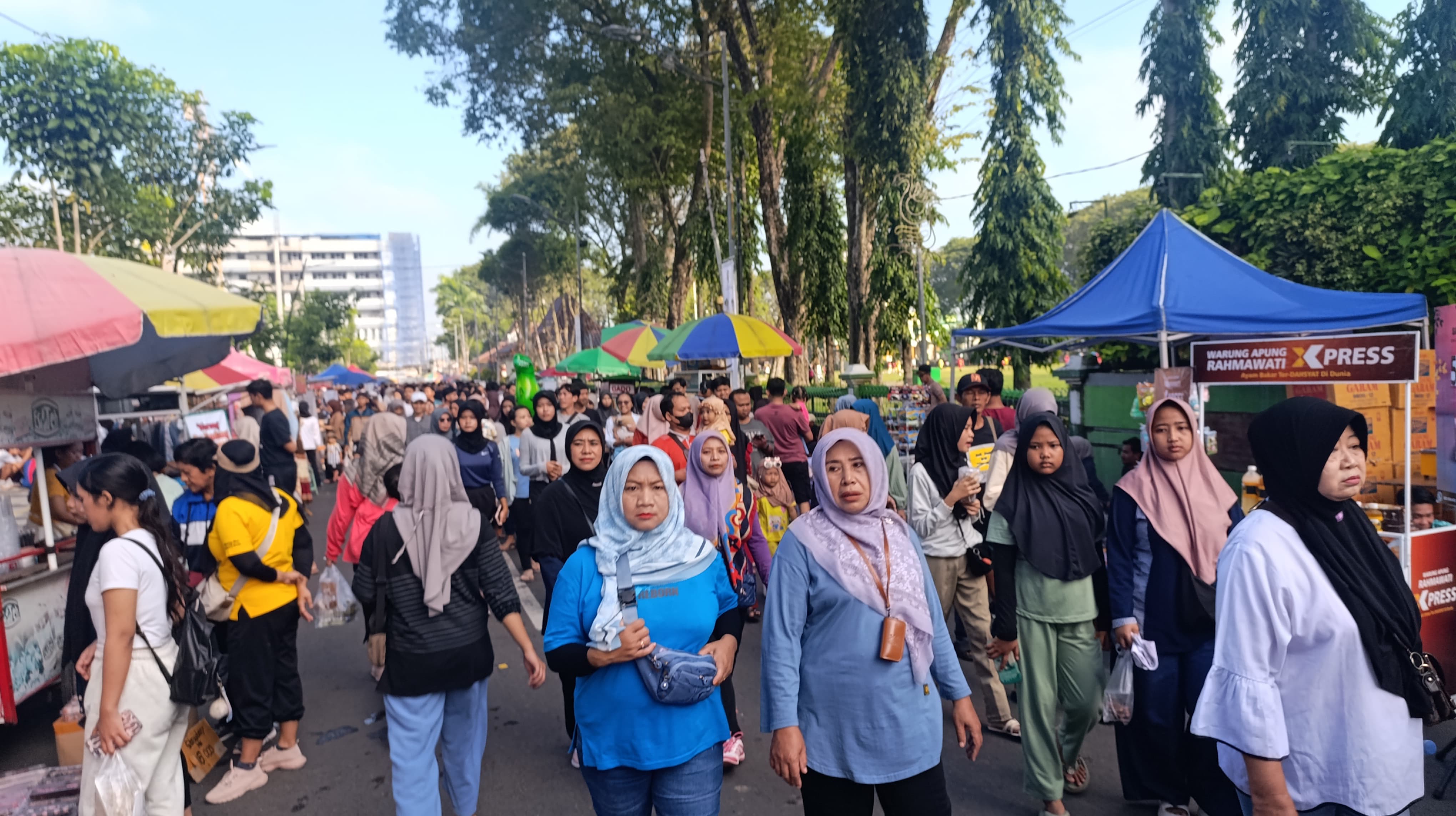 CAR FREE DAY: Suasana CFD  setiap hari Minggu pagi di Alun-Alun Bojonegoro.