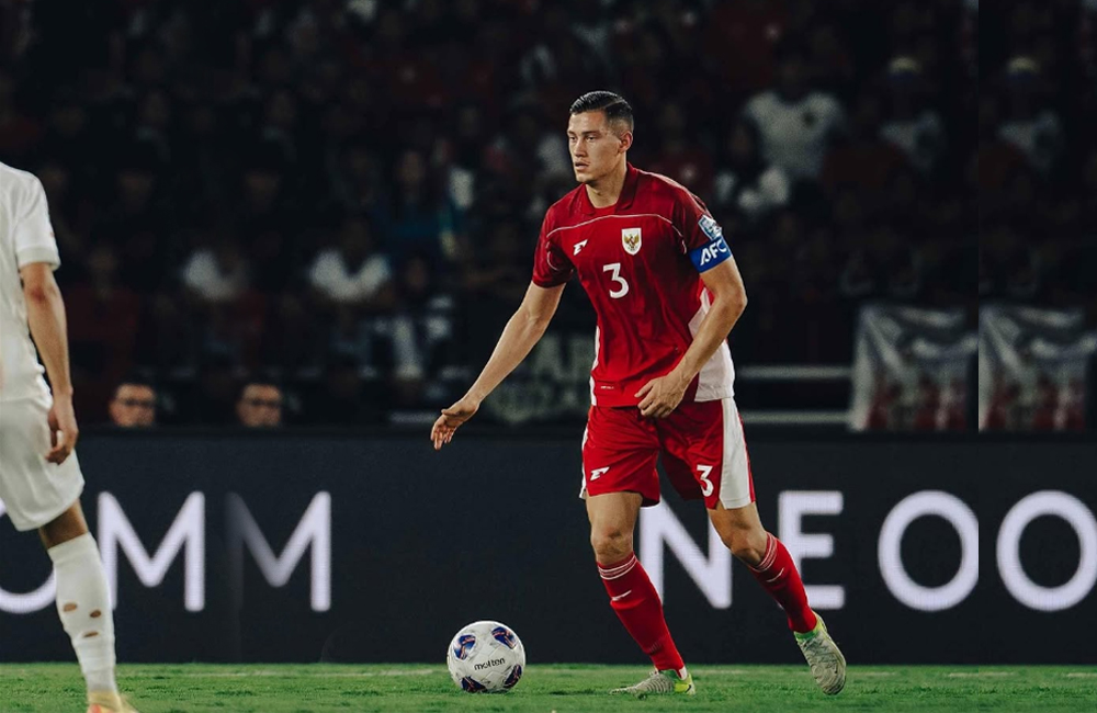 Jay Idzes ketika memimpin timnas Indonesia ketika menjamu Bahrain di GBK.