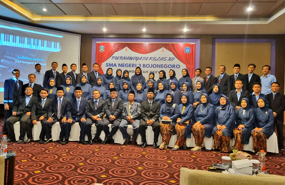 SOLID: GURU DAN TENDIK SMA N 3 BOJONEGORO