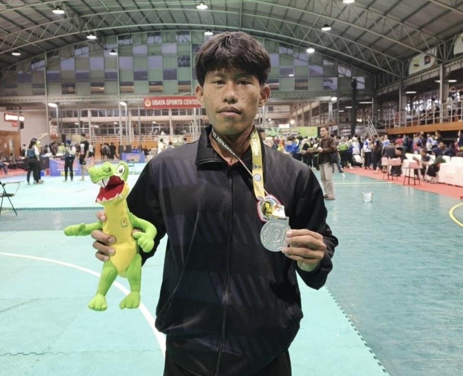 Agus Wijianto, pesilat Unigoro, sukses mendapatkan medali perak kategori tanding Kelas A putra di POMPROV Jatim 2025. (Dok: Unigoro)