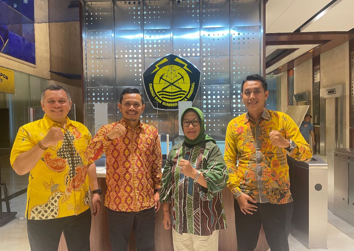 MIGAS: Wakil Ketua DPRD Blora Siswanto dan Wakil Bupati Blora Sri Setyorini saat berkunjung di Kementerian ESDM.