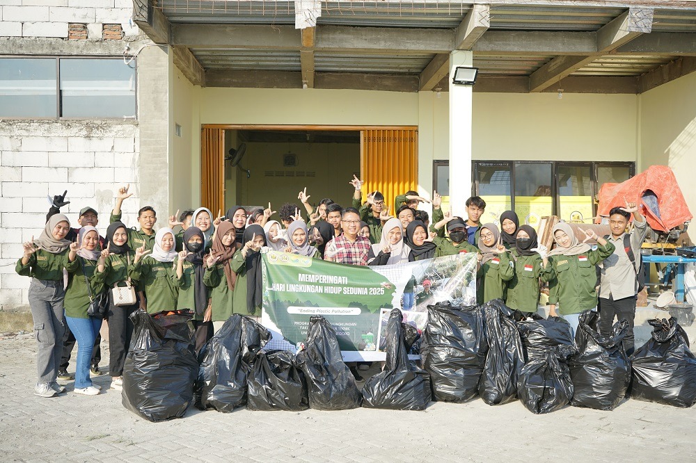 Himali Unigoro usai melakukan aksi clean up day di lingkungan Unigoro, Kamis (5/6/25).