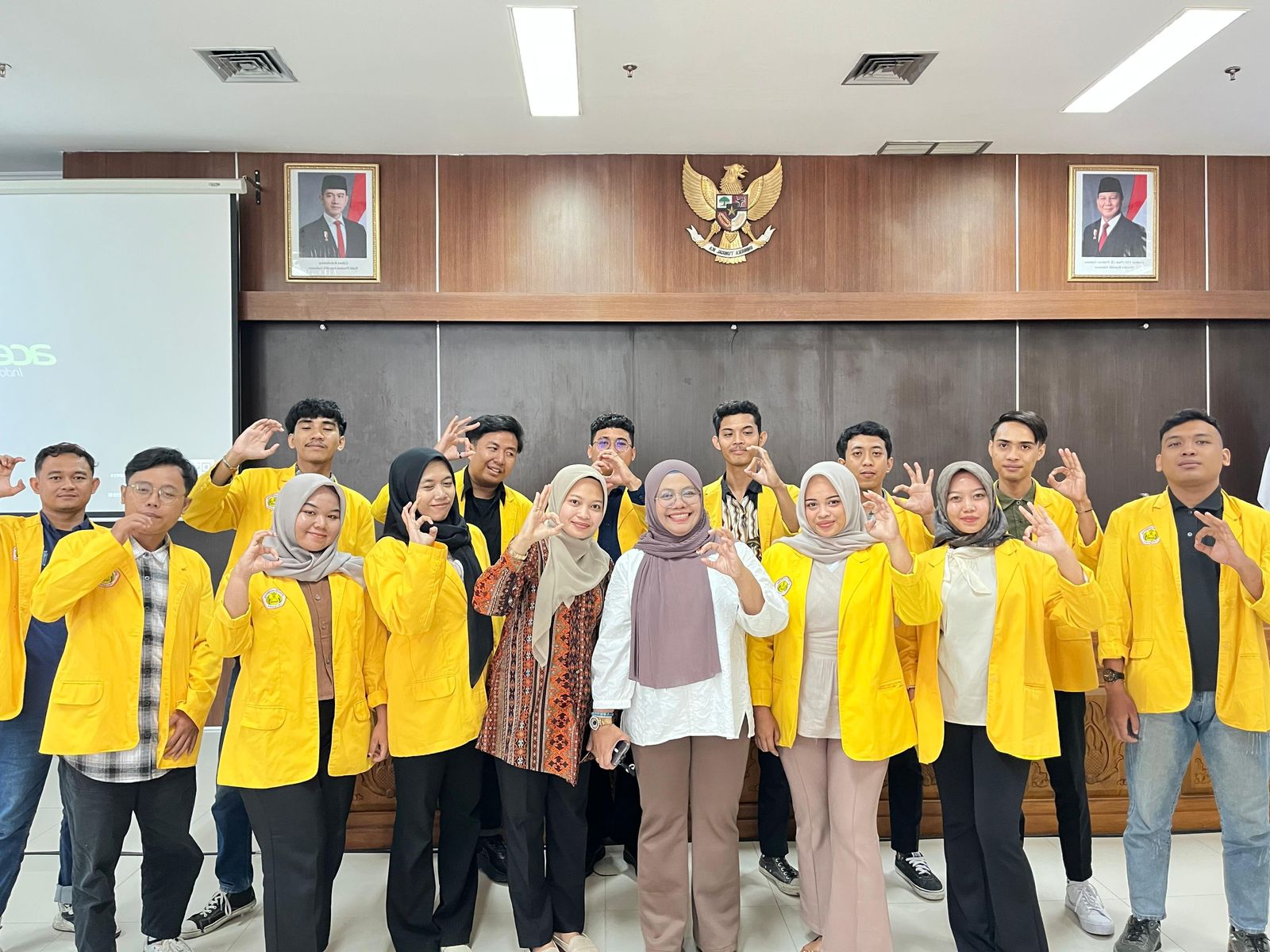 Ketua LPPM Unigoro dan perwakilan peserta KKN TK Unigoro 2025 saat menghadiri koordinasi persiapan verifikasi lapangan UGGp di Gedung Pemkab Bojonegoro, 28 Mei 2025.