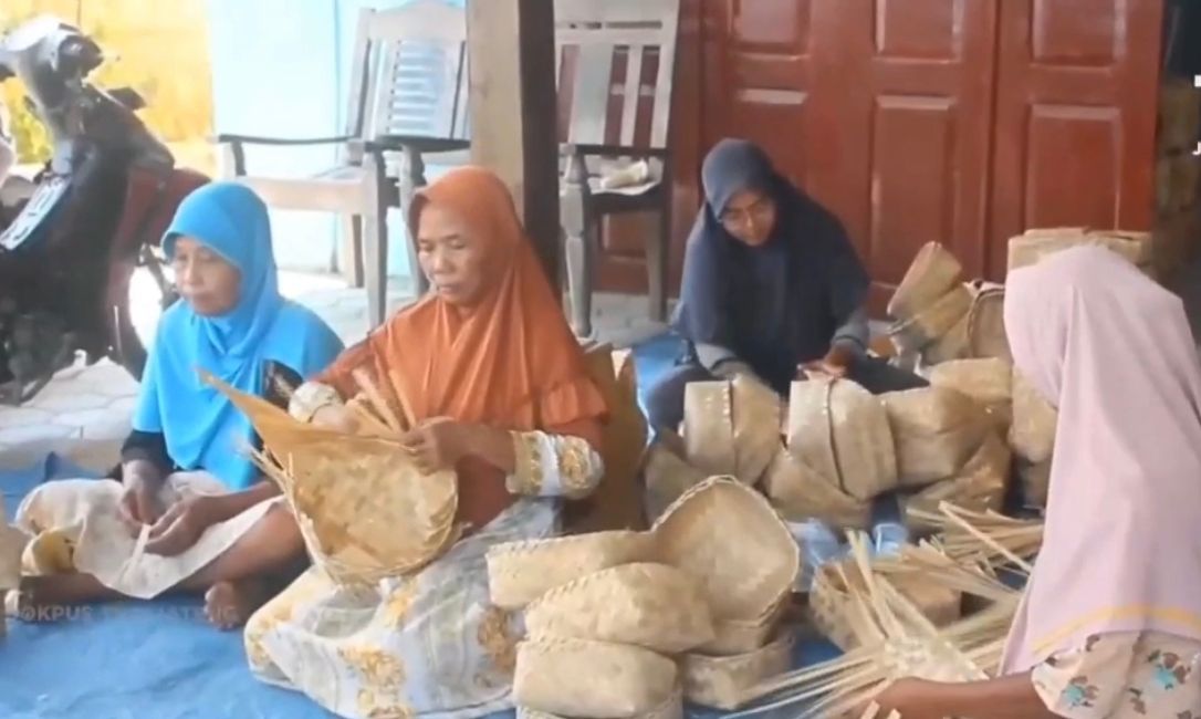 Perajin Besek di Blora kebanjiran order saat Hari Raya Kurban.