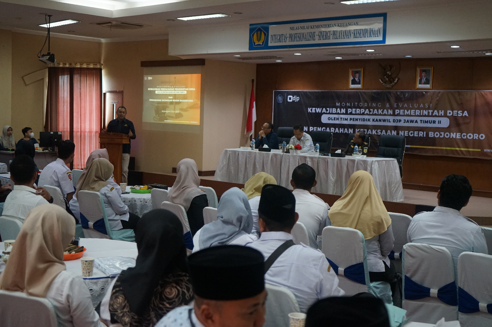 MONEV PAJAK: Sekitad 52 desa mendapat mimbingan monev pajak, pemdes diminta tertib kelola keuangan.