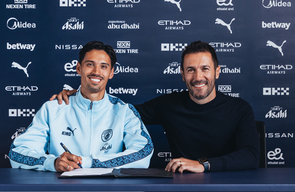 Kakak kandung Eliano reijnders gabung Manchester City.