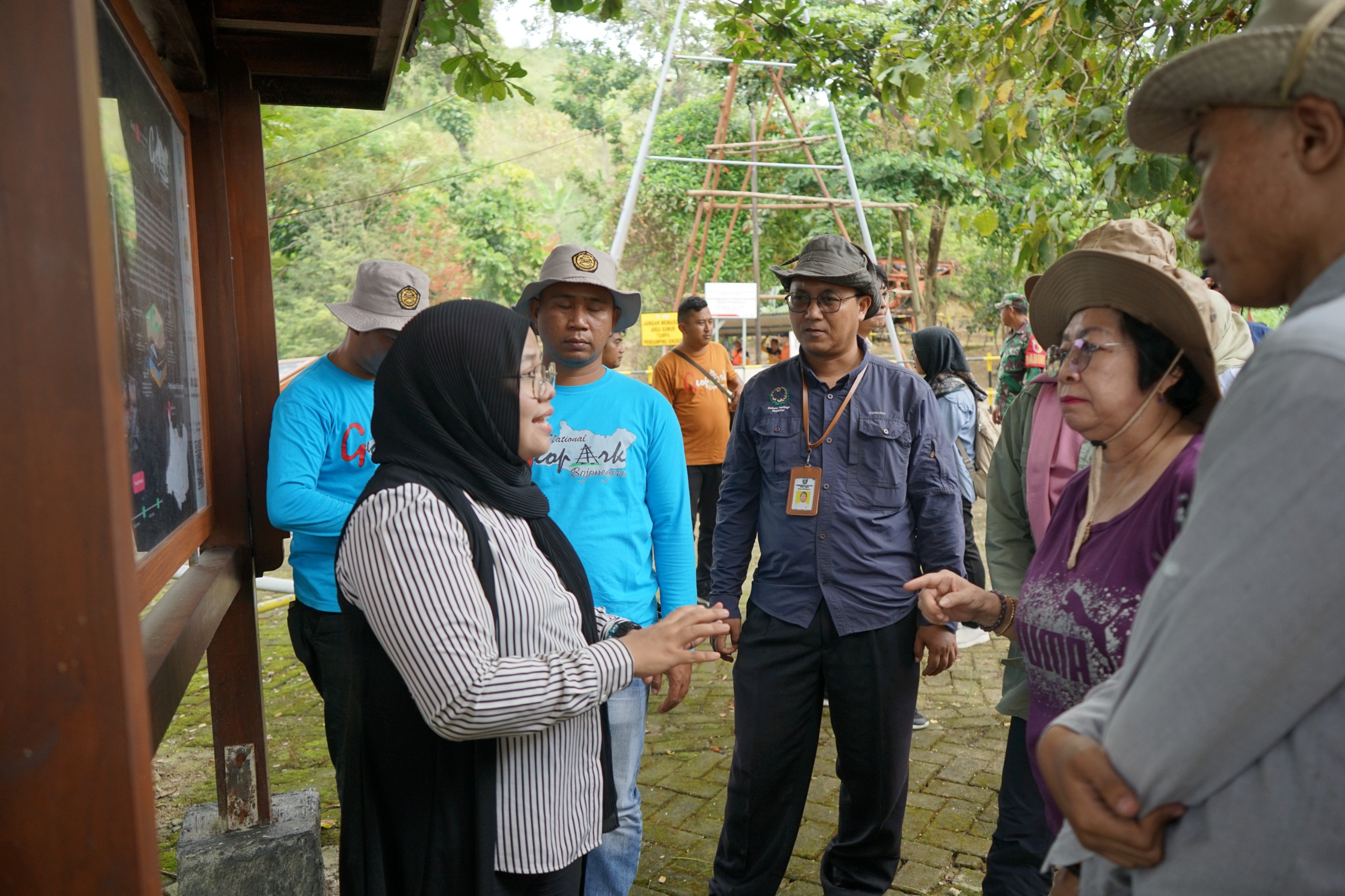 Ketua Lembaga Penelitian dan Pengabdian Masyarakat (LPPM) Unigoro, Dr. Laily Agustina R., S.Si., M.Sc., memaparkan hasil penelitiannya.