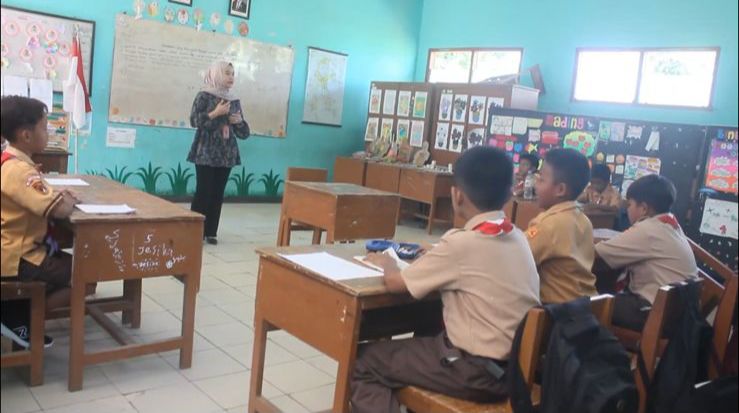 PEMBELAJARAN: Suasana kegiatan belajar mengajar di SDN 1 Patan, Kecamatan Blora Kota.