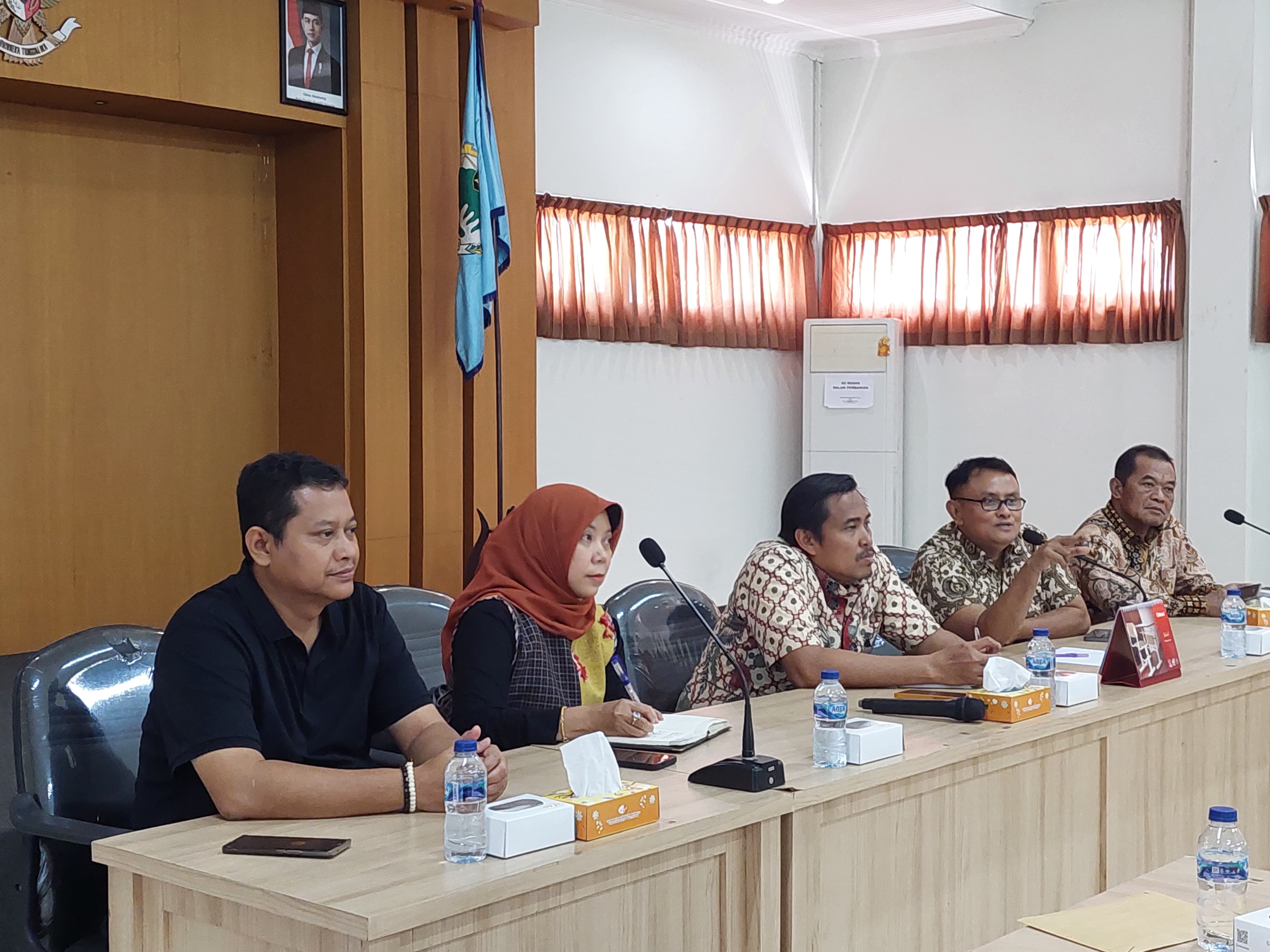 TUAN RUMAH: Sriyadi Purnomo (kiri) didapuk Ketua Panitia Hari Koperasi Jatim, rencananya digelar di Bojonegoro pada 12 Juli mendatang.