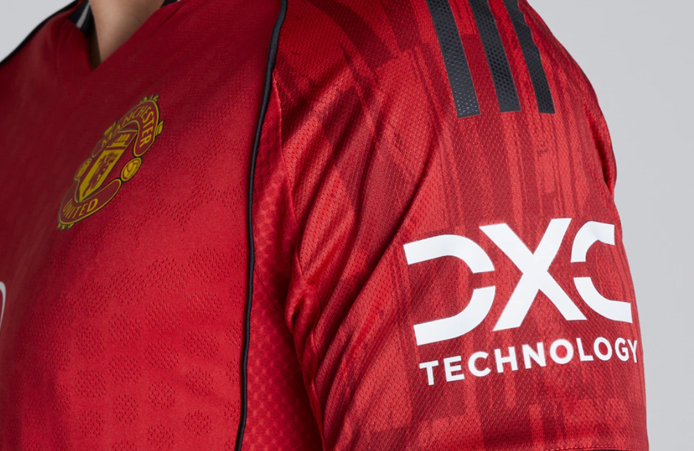 Detil jersey MU mengandung banyak filosofi Old Trafford.