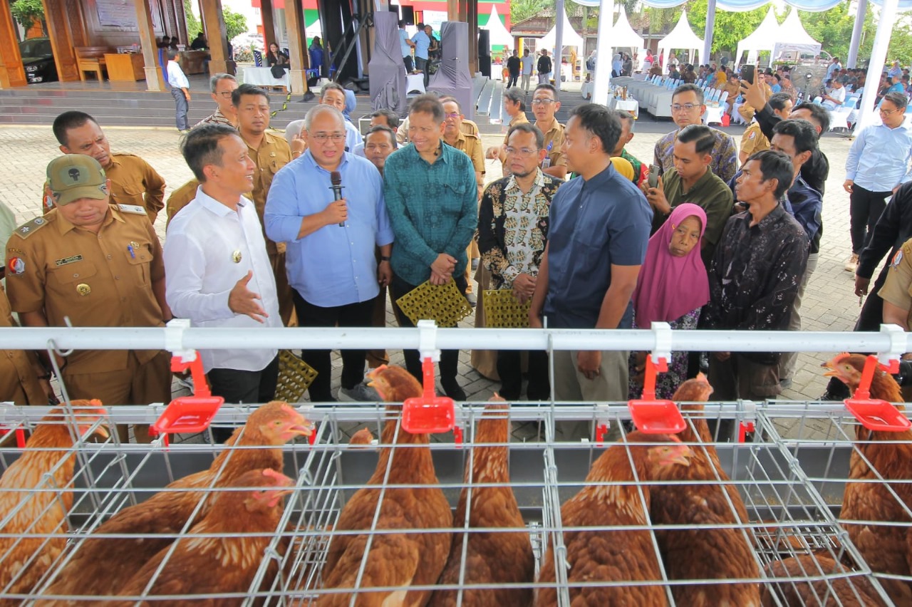 KONTRIBUSI MIGAS: Bupati Setyo Wahono berpesan kepada EMCL dan mitra pendamping agar program pelopor ini dapat menjadi contoh bagi pihak lain.