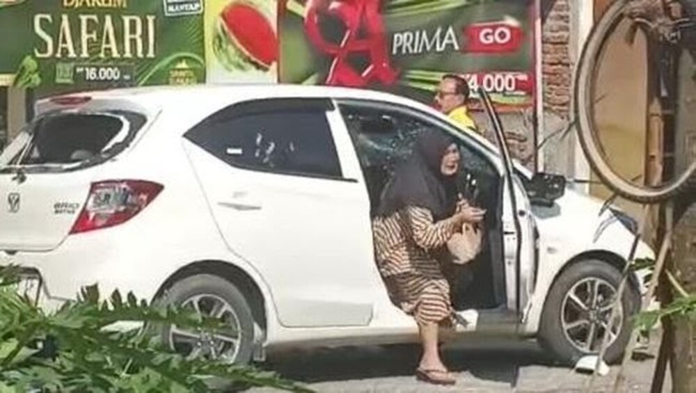 Kronologi insiden perusakan mobil Honda Brio Putih di Kepohbaru, Bojonegoro.