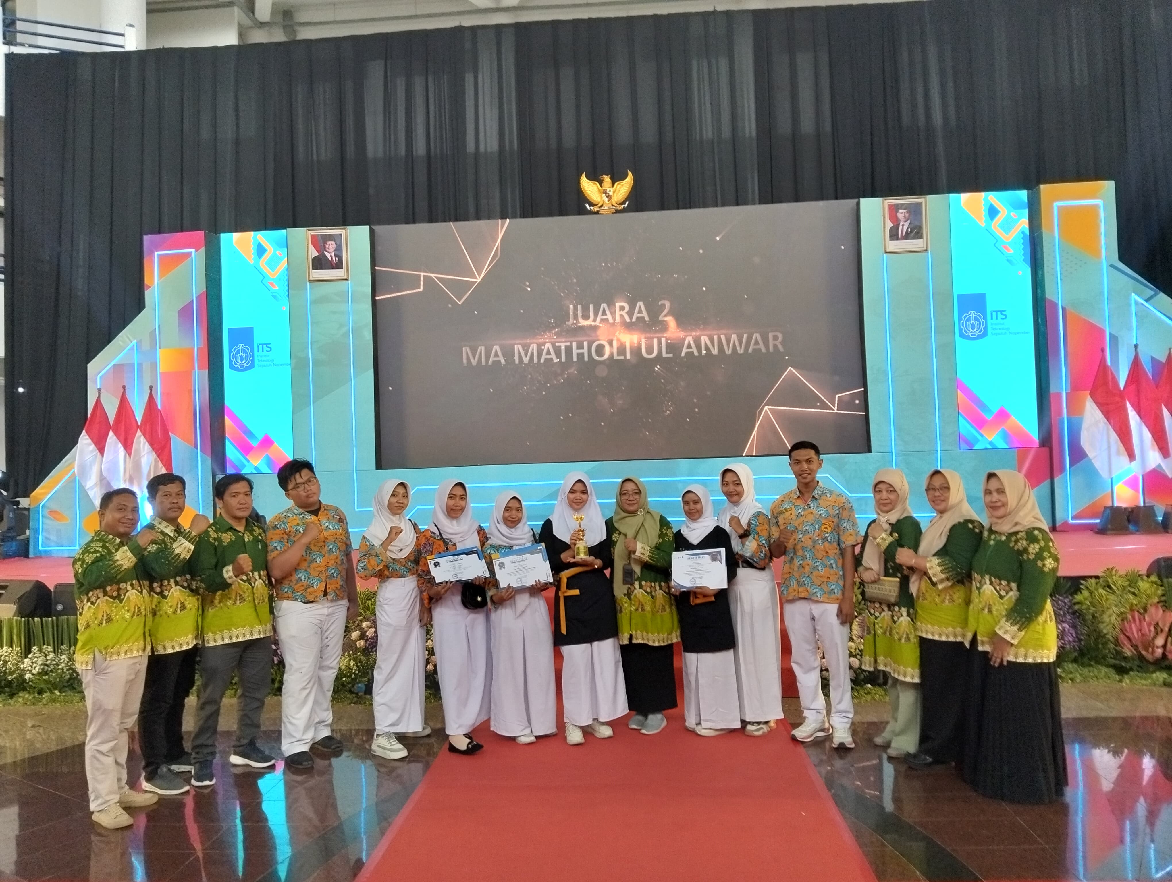BERPRESTASI : Siswa SMAN 1 Kasiman saat memenangkan sebuah kompetisi.