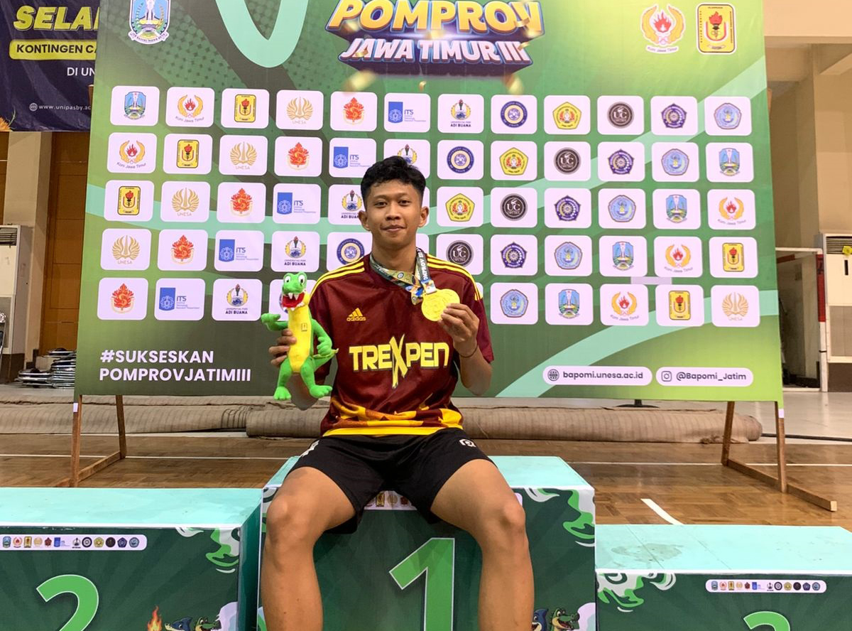 BERPRESTASI: Salsa Deka Permana Putra berhasil merebut juara Juara 1 Kategori Interegu Putra, dan Double Event Putra Pomprov Jawa Timur. (ISTIMEWA/RADAR BOJONEGORO)