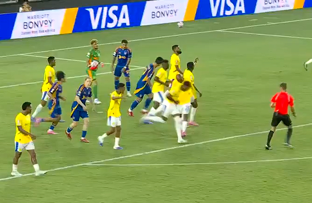 Aturan IFAB terkait kiper memegang bola dalam permainan aktif tak boleh lebih dari 8 detik diterapkan di turnamen Piala Dunia Antarklub FIFA 2025.