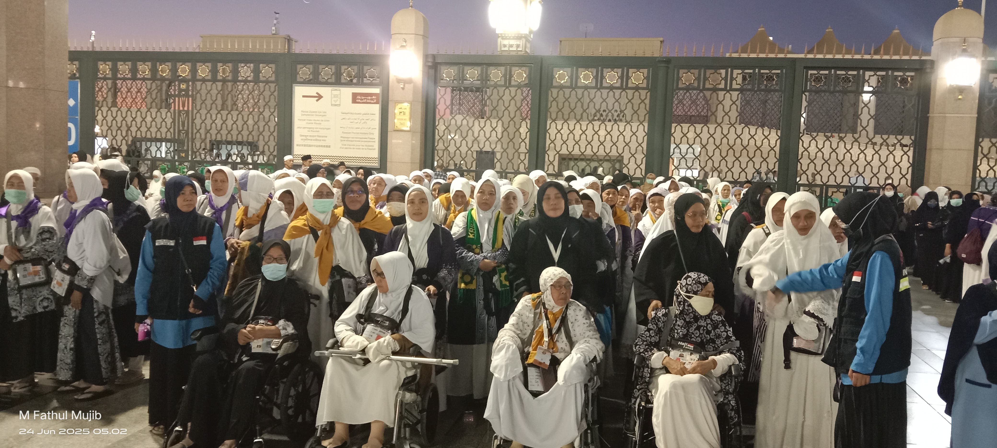 DI MADINAH : Jemaah Haji Bojonegoro saat ini ada di Madinah. Mereka berkunjung ke berbagai tempat bersejarah.
