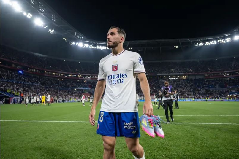 Bahkan penjualan Rayan Cherki ke Manchester City tidak dapat melepas Lyon dari jerat hutang. (Dok. Olympique Lyon)
