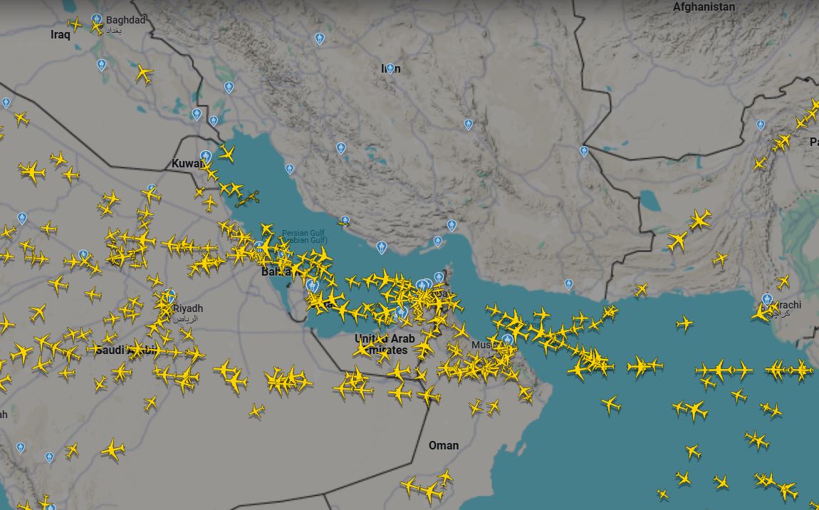Pantauan koridor udara Iran, Arab Saudi, Oman dan Qatar usai gencatan senjata disepakati antara Iran dan Israel. (FlightRadar24)