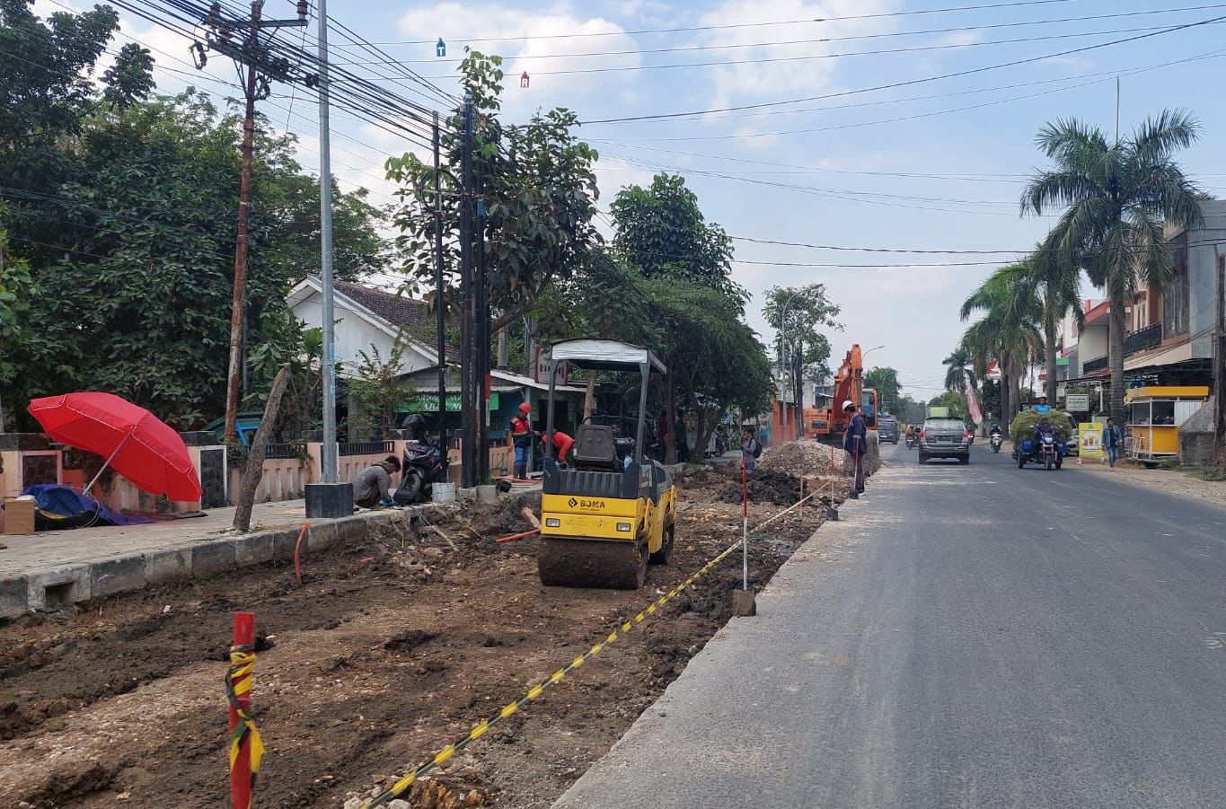 KONSTRUKSI: Proyek pembangunan jalan di Kecamatan Cepu tahun lalu.