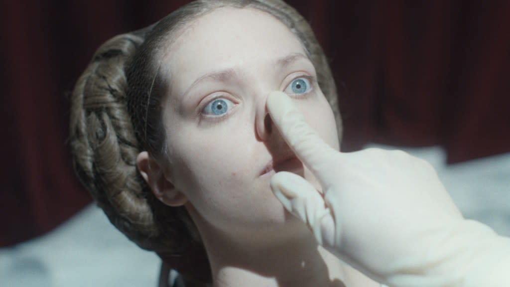 THE UGLY STEPSISTER: Film body horor dari Norwegia.