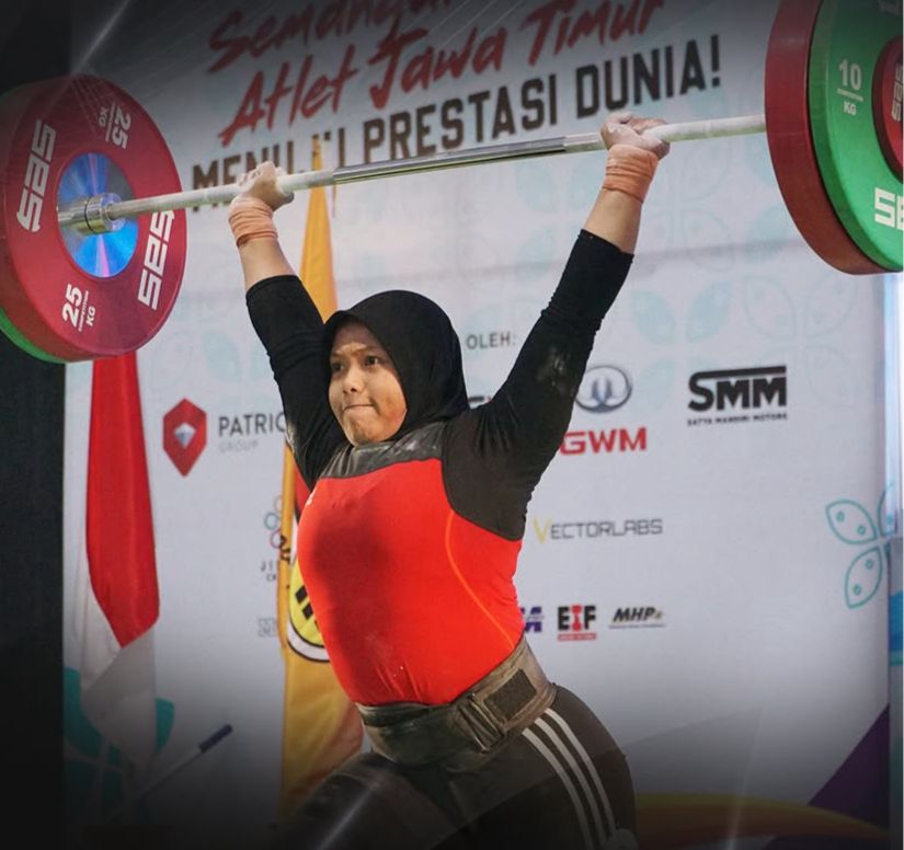 Atlet angkat besi Agsti Restu Utami meraih dua emas dari nomor kelas 69 kilogram (kg) clean & jerk putri dan kelas 69 kg total, putri.