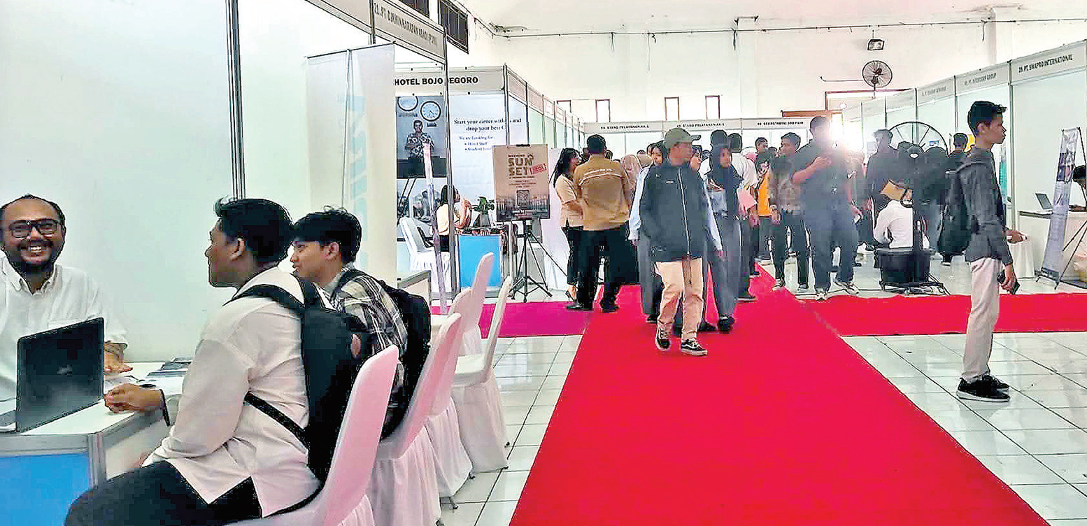PENCAKER: Job fair yang digelar Pemkab Bojonegoro pada Desember 2024 lalu di Islamic Center menjadi jujukan para pencari kerja. (ISTIMEWA/RADAR BOJONEGORO)