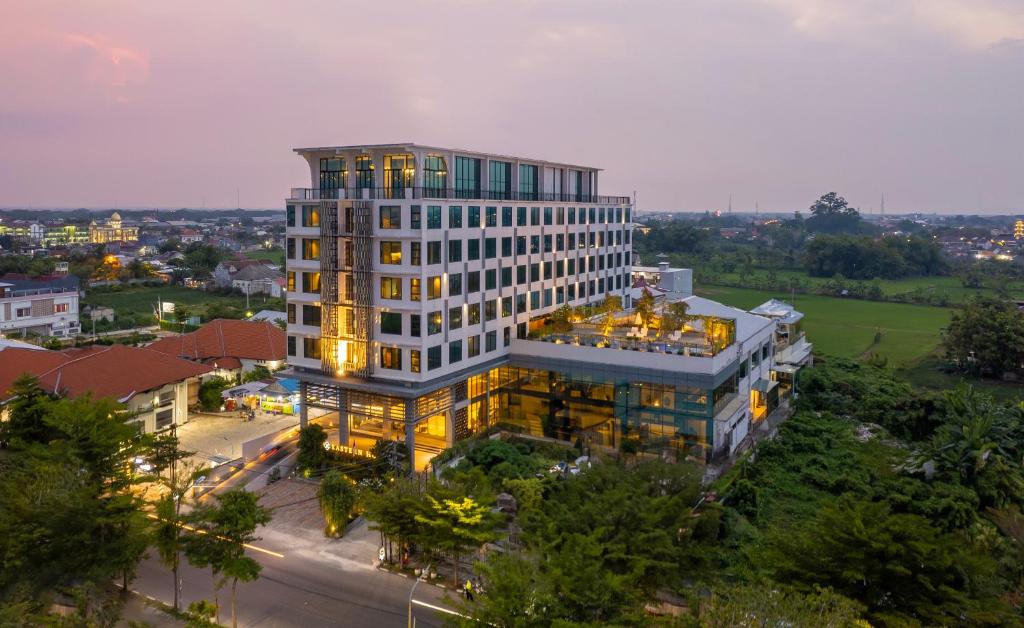 Hotel Eastern, salah satu dari banyak hotel yang berjajar di Jalan Veteran, Bojonegoro (Dok. Tiket.com)