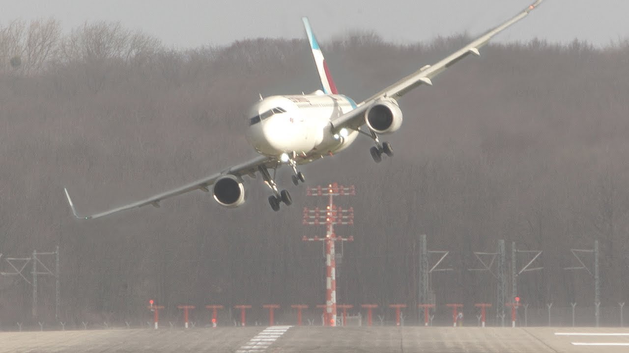 Contoh pesawat yang berusaha mendarat saat crosswind terjadi