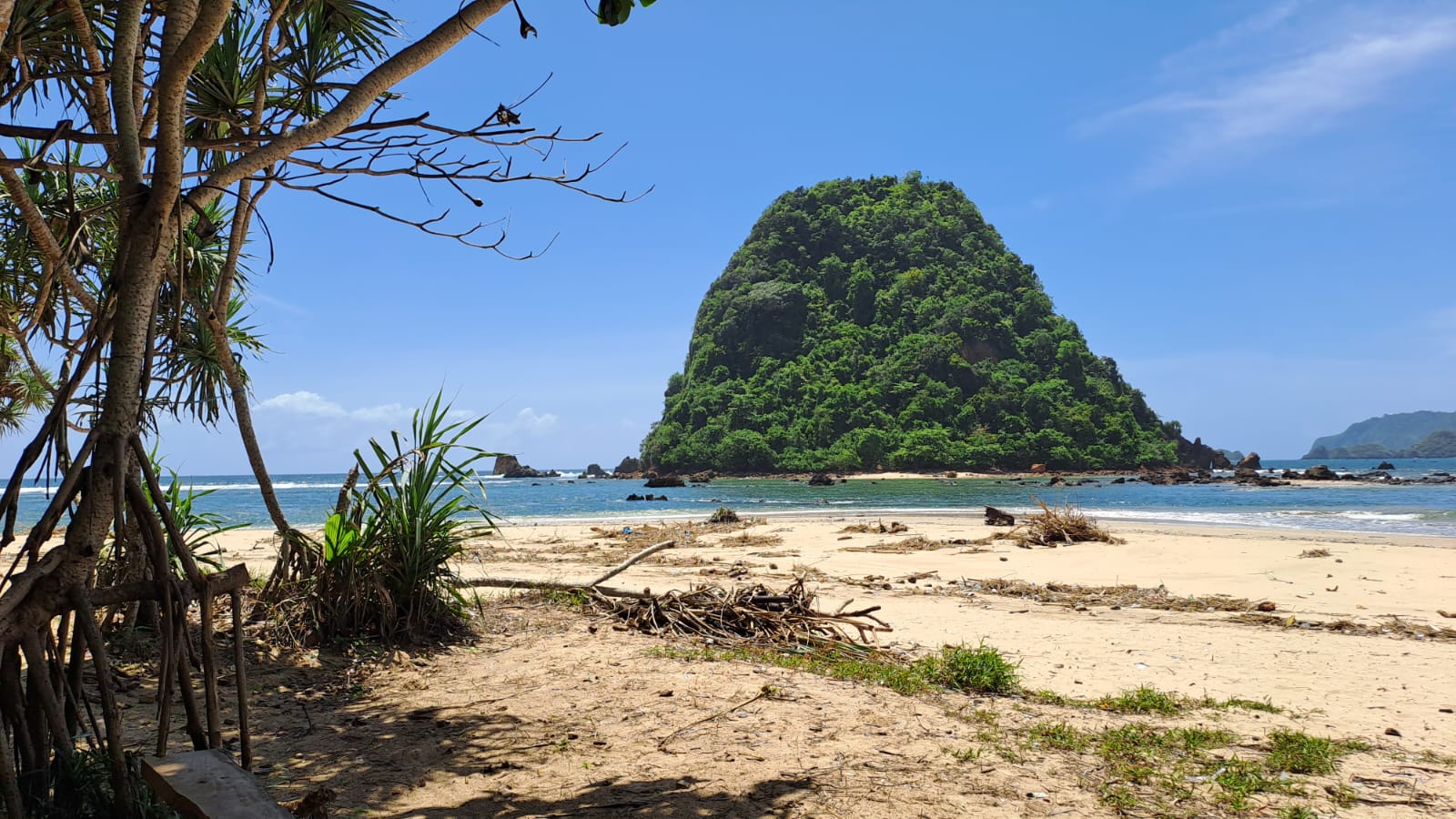 Pulau Merah Banyuwangi.