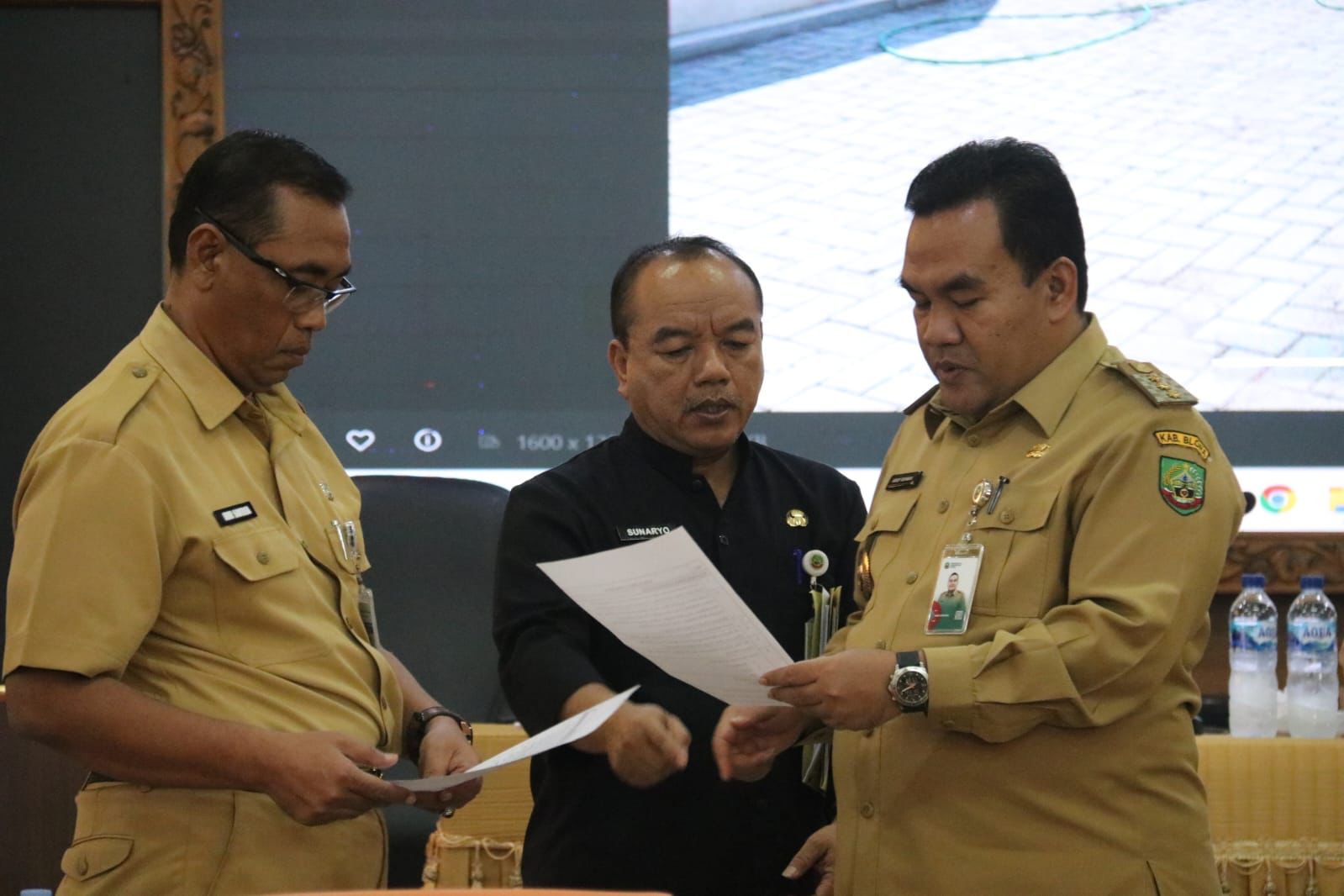 KOORDINASI: Bupati Blora Arief Rohman (paling kanan) koordinasi terkait penambahan kuota SMA/SMK Negeri.
