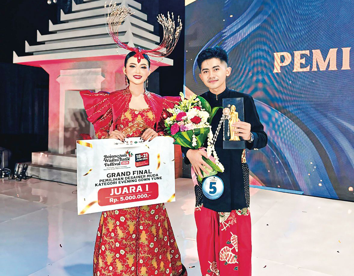 INSPIRATIF: Engki Edi Saputra berhasil meraih Juara 1 Desainer Muda Bojonegoro 2025. (ISTIMEWA/RADAR BOJONEGORO)