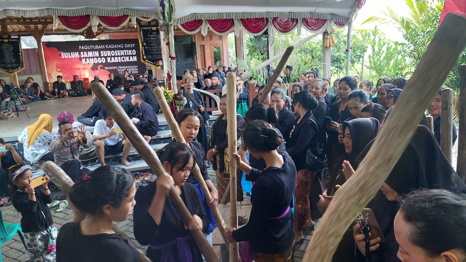 AJARAN SAMIN: Paguyuban Sedulur Sikep di Plosokediren, Blora.