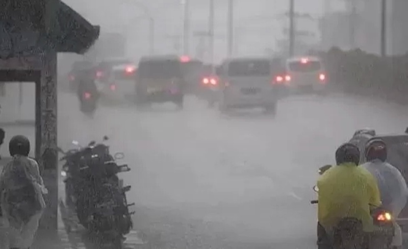 BMKG imbau masyarakat dan operator transportasi agar waspada. Cuaca buruk masih mengintai.