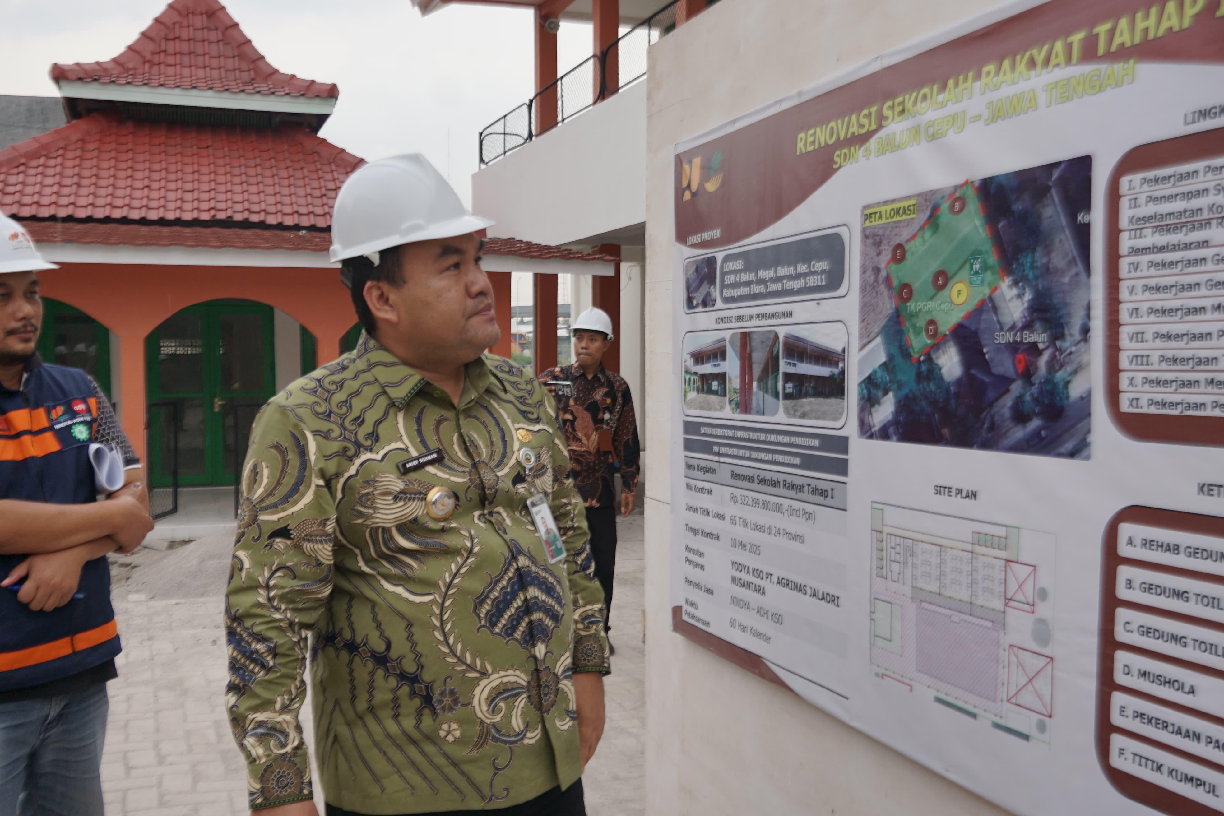 SEKOLAH RAKYAT: Bupati Blora Arief Rohman mengecek progres pembangunan Sekolah Rakyat di Kelurahan Balun, Kecamatan Cepu, Kabupaten Blora.