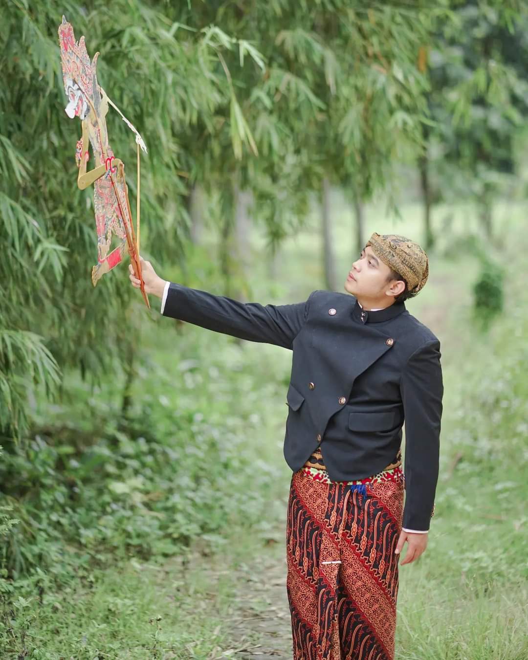 SENI BUDAYA: Trio Wahyu Aji penuh semangat menekuni dan melestarikan kesenian wayang. &nbsp;