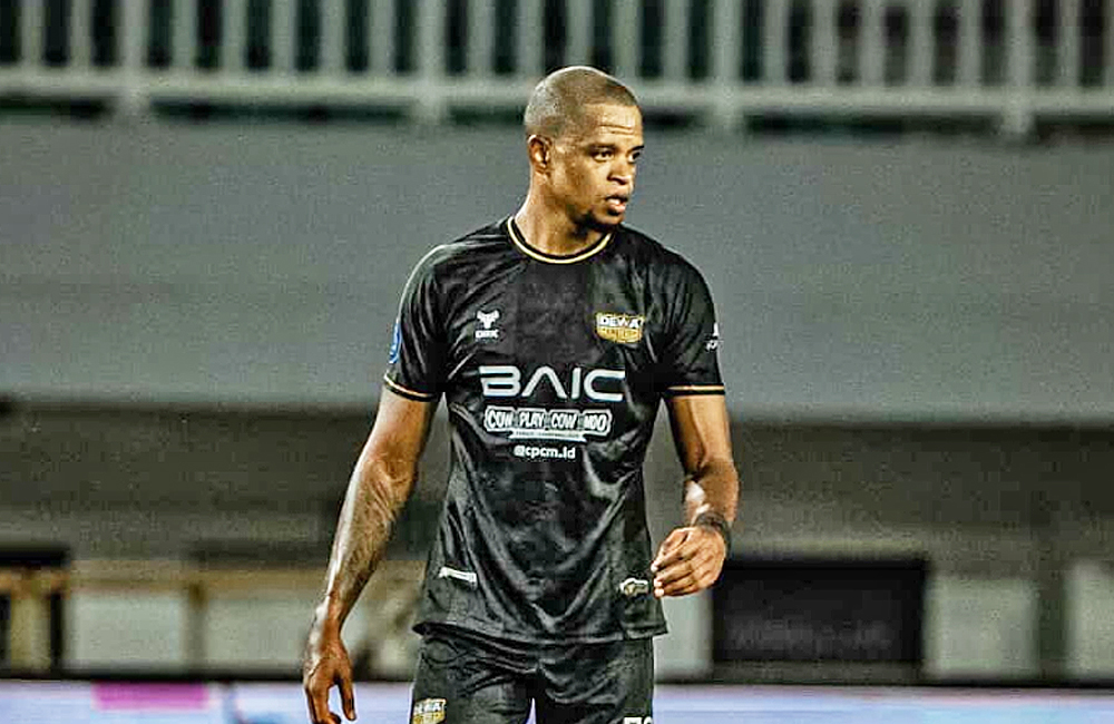 Striker asal Brasil, Alex Martin ketika berseragam Dewa United. Kontrak top skor Liga 1 tersebut berakhir per 30 Juni 2025.