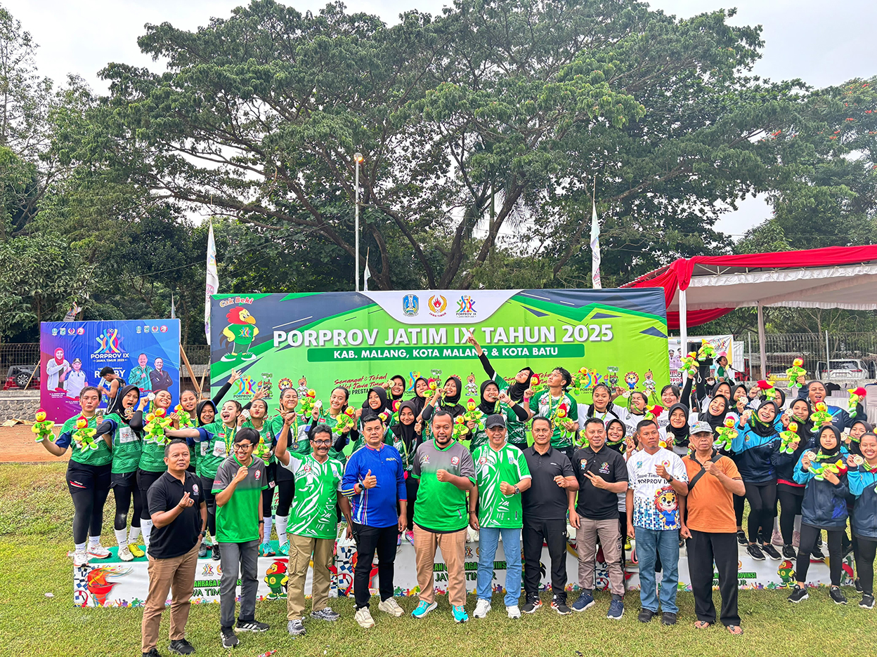 EMPAT MEDALI: Tim rugby mampu menggondol empat medali pada eksebisi Porprov di Malang Raya. (ISTIMEWA/RADAR BOJONEGORO)