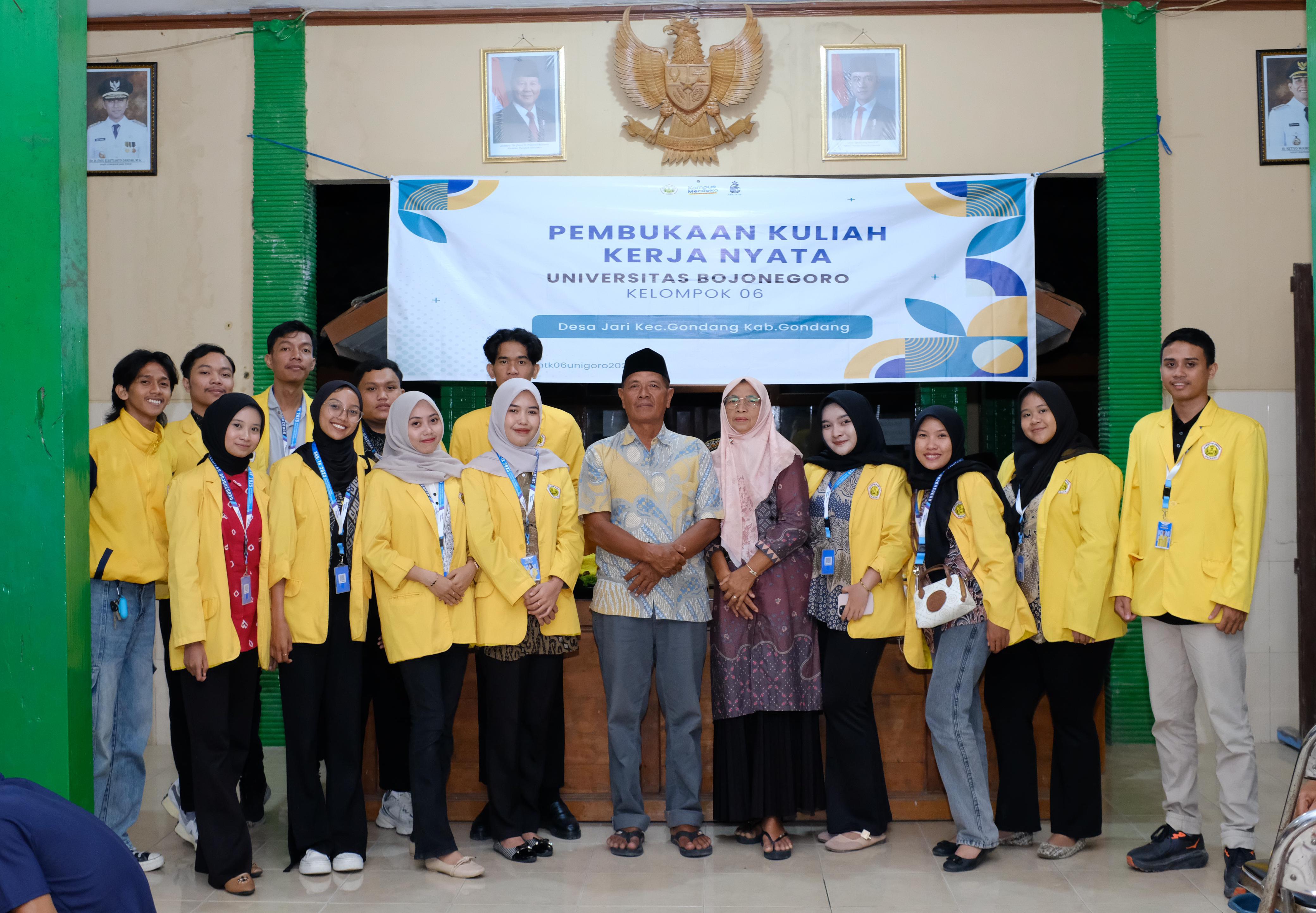Kelompok 06 KKN-TK Universitas Bojonegoro resmi memulai petualangan pengabdian di Desa Jari, Kecamatan Gondang, Kabupaten Bojonegoro, Senin (14/7) malam.