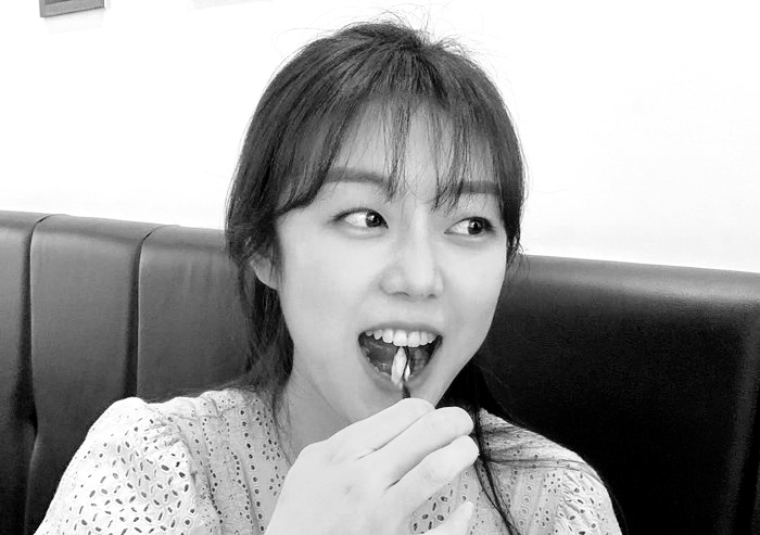 Mendiang Kang Seo Ha dikenal sebagai sosok yang enggan mengumbar diri sebagai pesakitan.