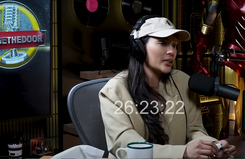 Erika Carlina mengungkap ingin menjadi sosok ibu bagi anaknya.