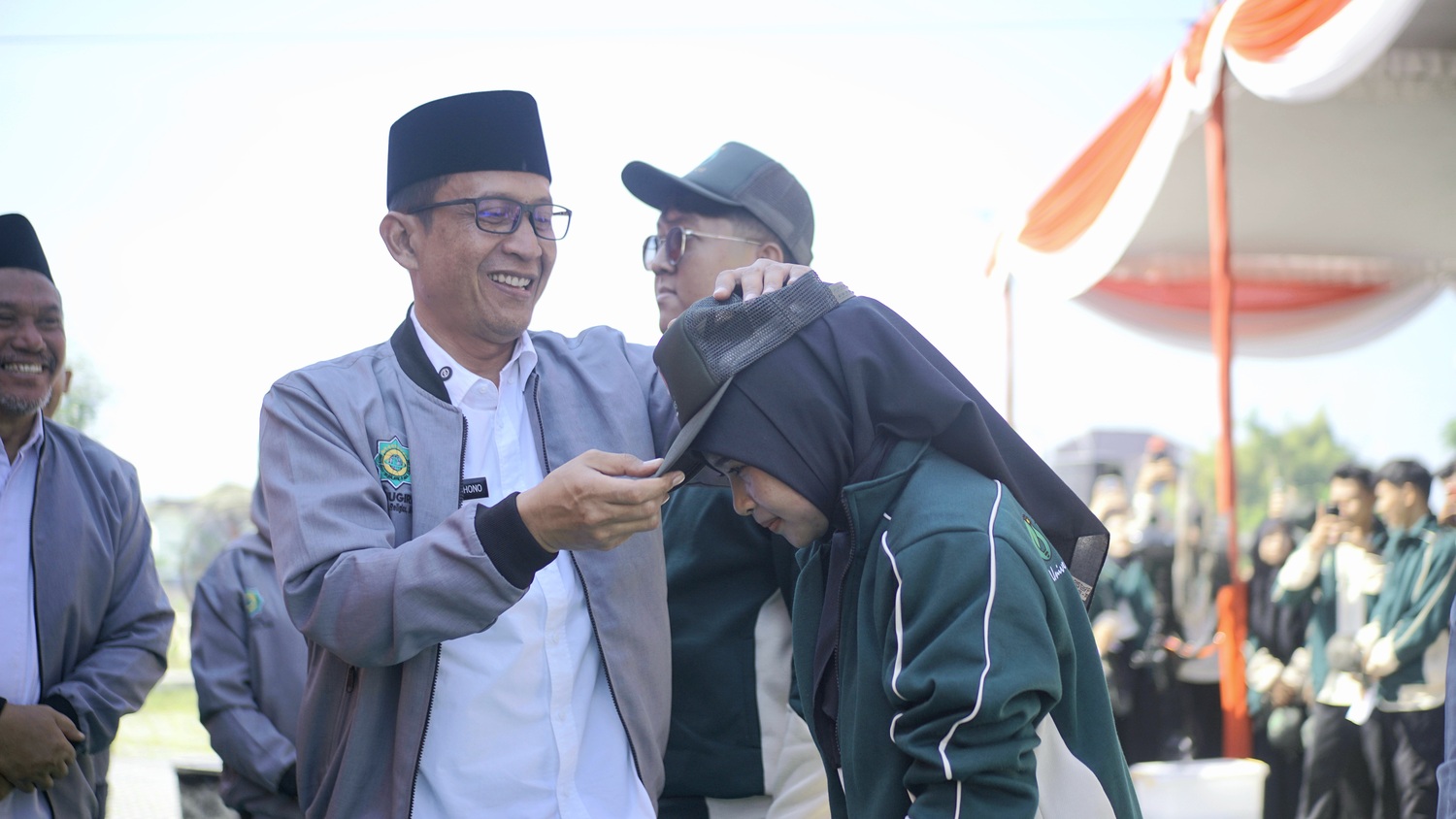 Bupati Setyo Wahono secara simbolis melepas KKN Unugiri 2025.