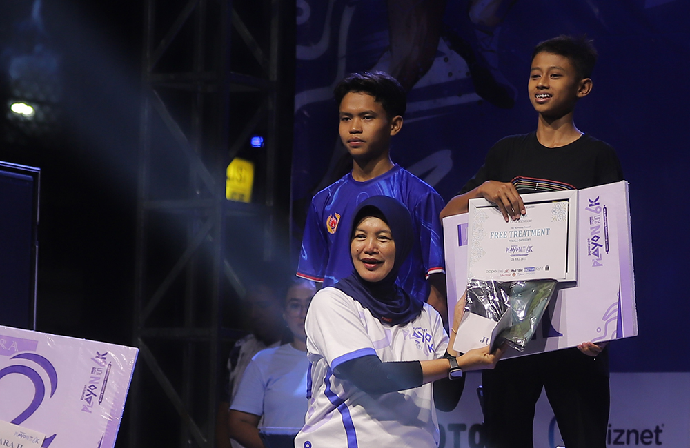 KENCANG: Yazdan Algie Zaidan berlari kencang menuju garis finish. Ia lari sejauh enam kilometer dengan catatan waktu 20 menit 41 detik.