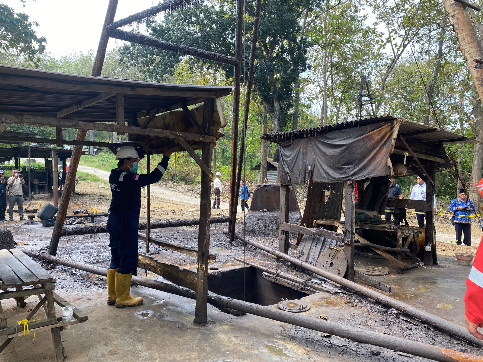 SUMUR TUA: Sumur tua di Lapangan Ledok telah beroperasi kembali, usai sebelumnya sempat berhenti karena proses perpanjangan kontrak antara PT BPE dengan Pertamina. (LUKMAN HAKIM/RADAR BOJONEGORO)